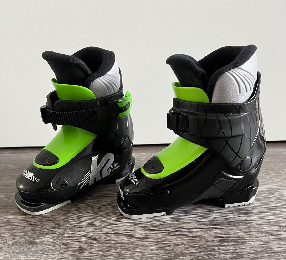 Ex pasmodel: K2 Xplorer 1 black/green kinder skischoenen mt 18,5