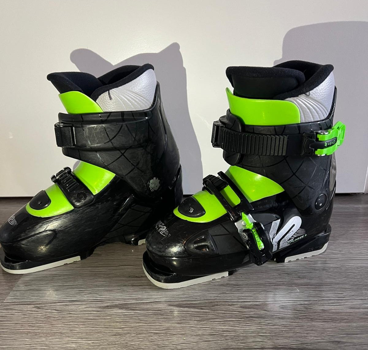 Ex pasmodel: K2 Xplorer 1 black/green kinder skischoenen mt 22.5