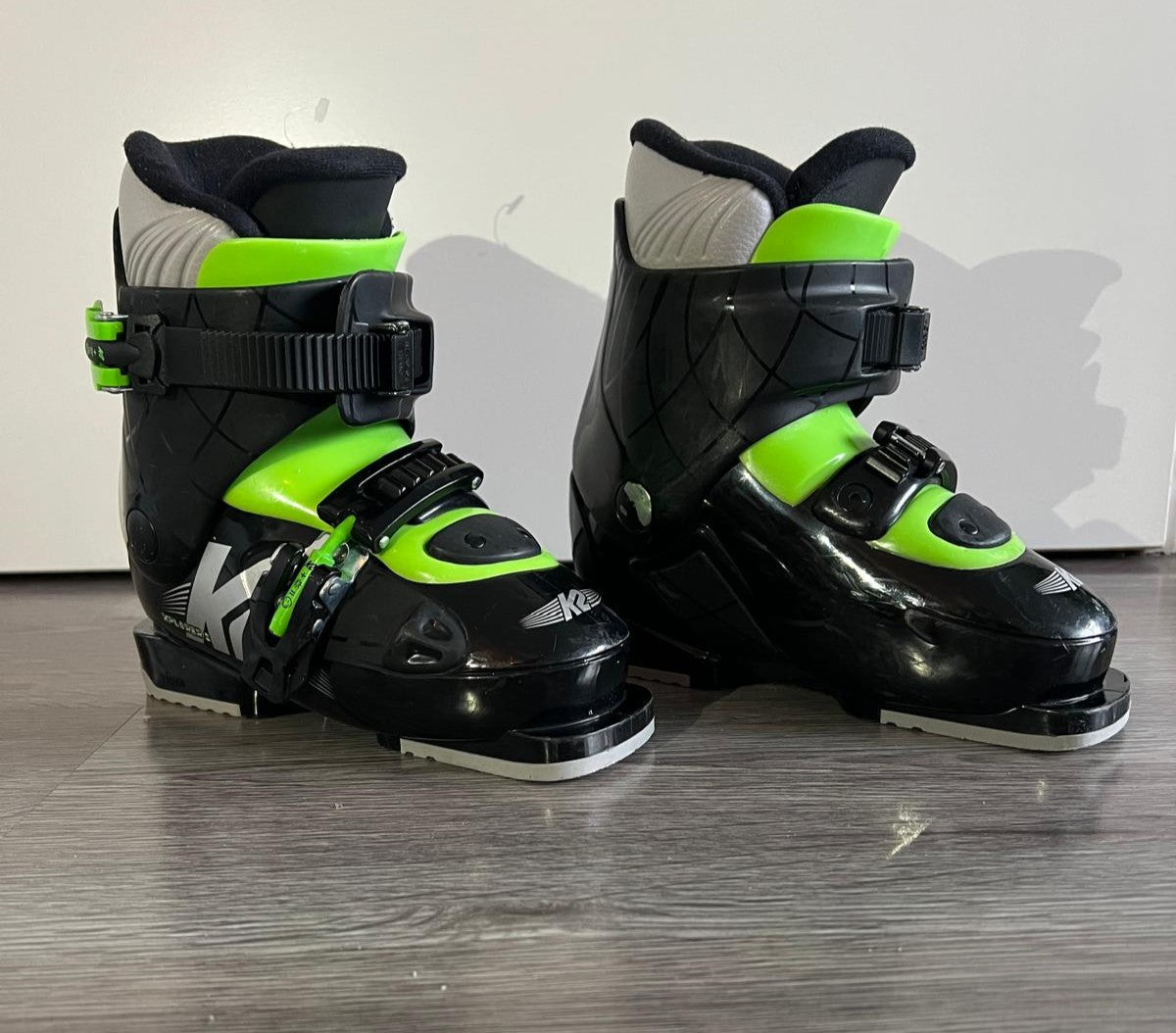 Ex pasmodel: K2 Xplorer 1 black/green kinder skischoenen mt 22.5